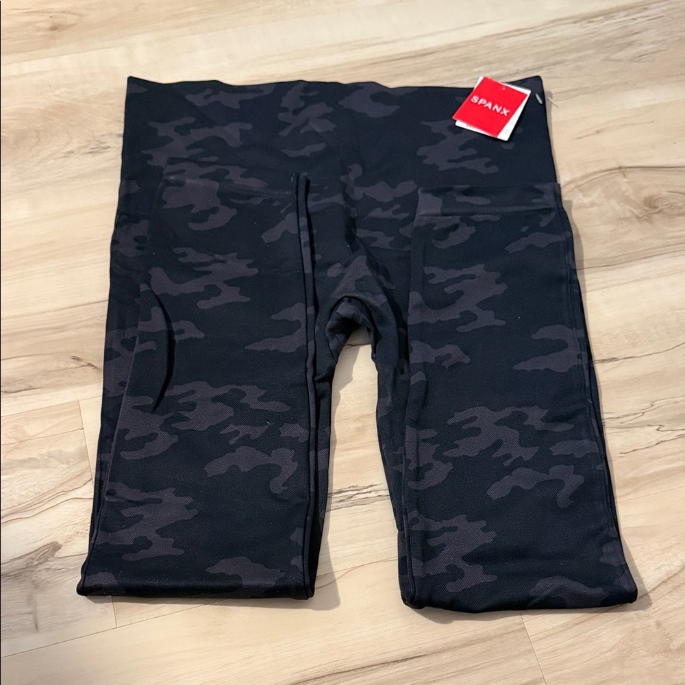 SPANX Look At Me Now Leggings